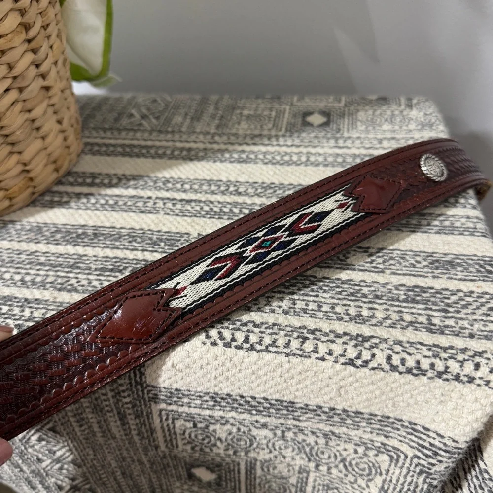 Wrangler Brown Leather Western Embroidered Belt Tooled Silver Tone Metal Buckle